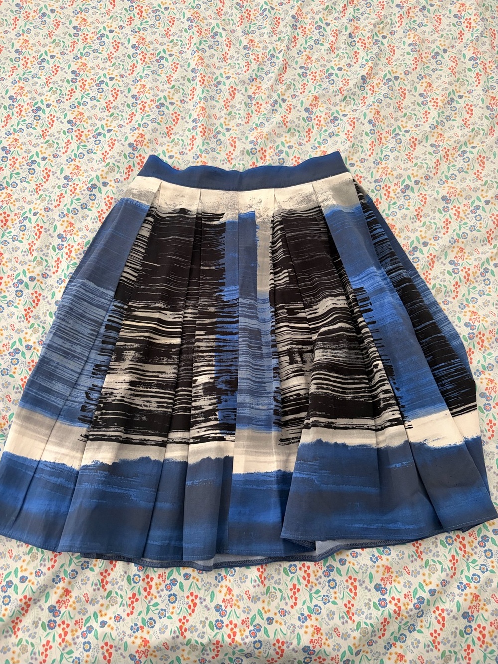 Abstract Blue & Black Pleated Skater Skirt